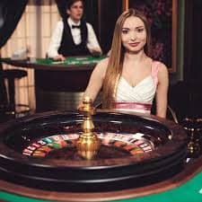 Studio live dealer badak178 slot dengan dealer profesional, meja permainan, dan kamera multi-sudut berkualitas tinggi